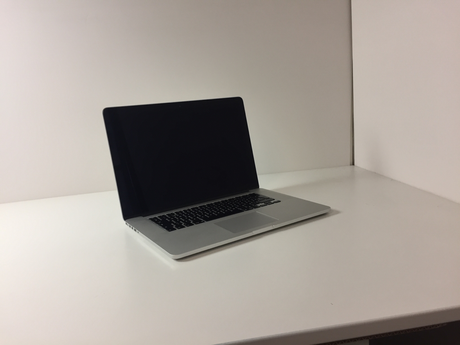 MacBook Pro Retina 15" Intel QuadCore i7 2.5 GHz / 16 GB RAM / 512 GB